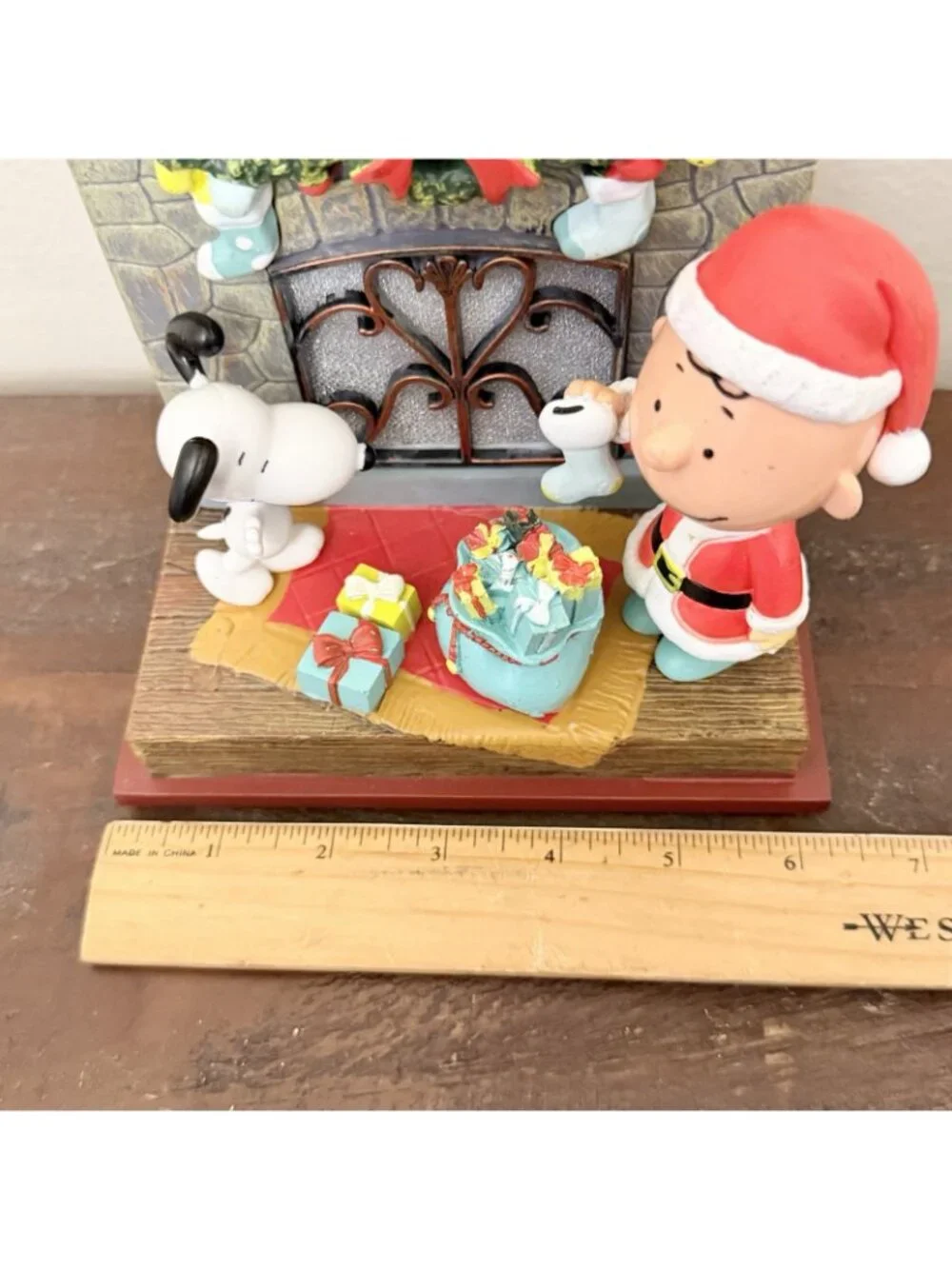 Snoopy Charlie Brown Peanuts Christmas Musical Light Up Fireplace Holiday Decor
